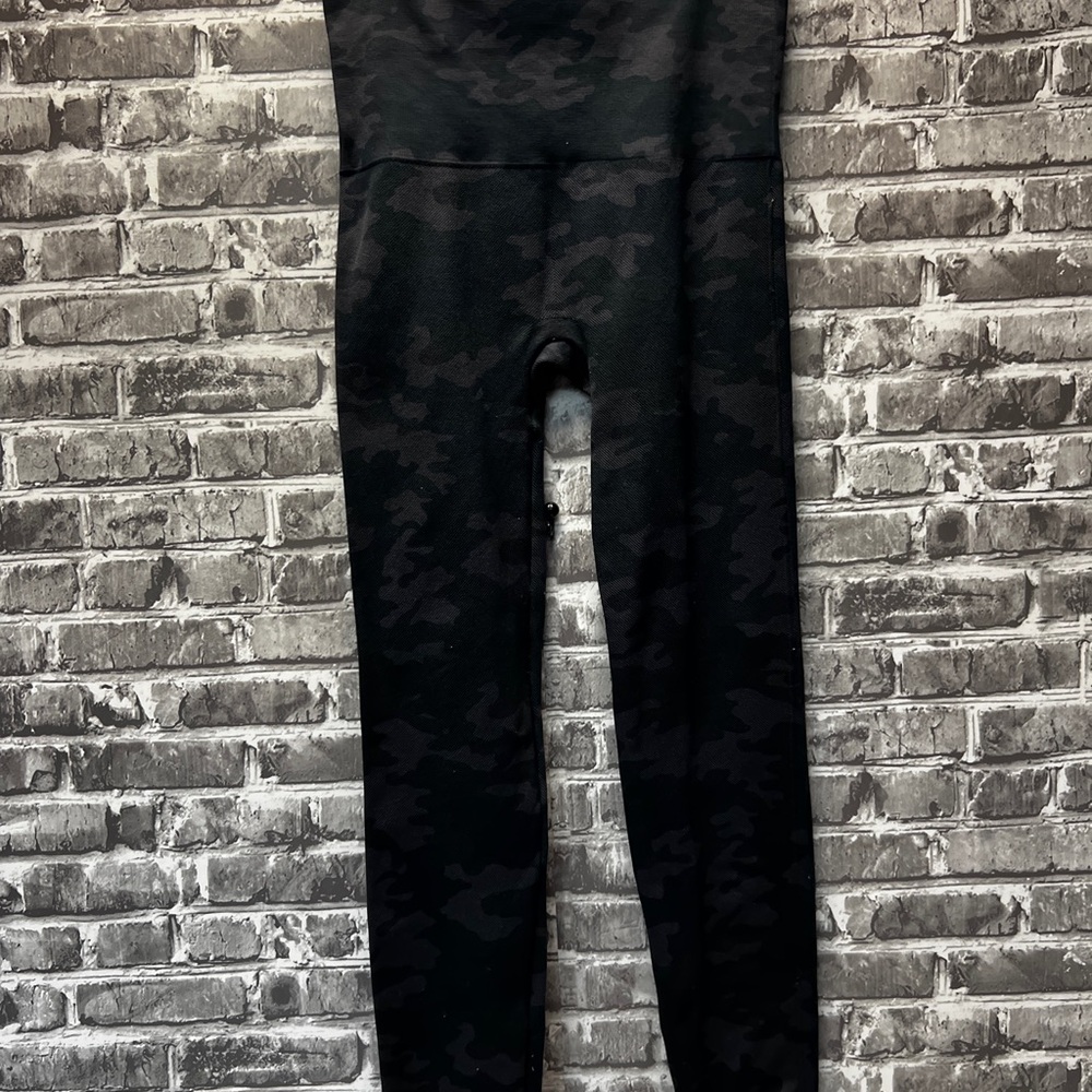 SPANX - Picture 4 of 6